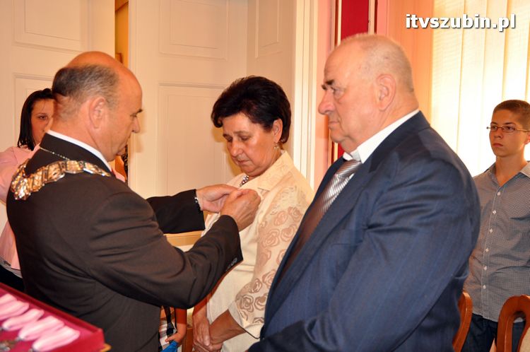 Sześć par za długoletnie pożycie małżeńskie otrzymało medal nadany przez Prezydenta RP