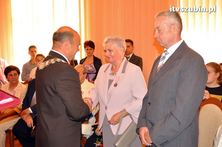 Sześć par za długoletnie pożycie małżeńskie otrzymało medal nadany przez Prezydenta RP