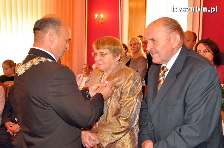 Sześć par za długoletnie pożycie małżeńskie otrzymało medal nadany przez Prezydenta RP