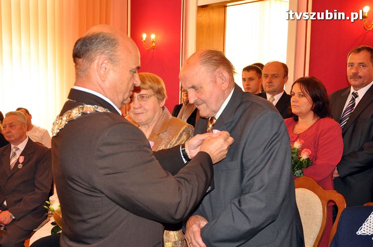 Sześć par za długoletnie pożycie małżeńskie otrzymało medal nadany przez Prezydenta RP
