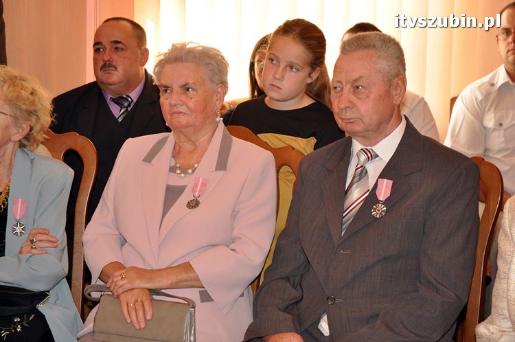 Sześć par za długoletnie pożycie małżeńskie otrzymało medal nadany przez Prezydenta RP