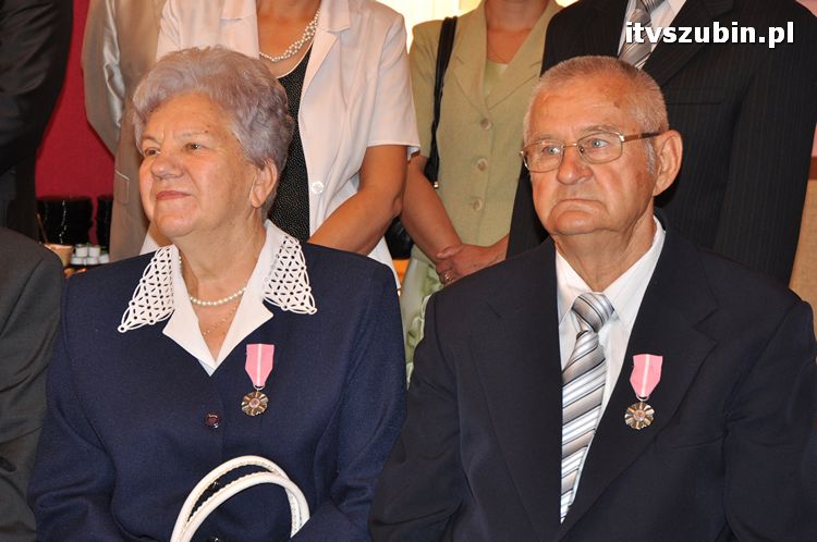 Sześć par za długoletnie pożycie małżeńskie otrzymało medal nadany przez Prezydenta RP