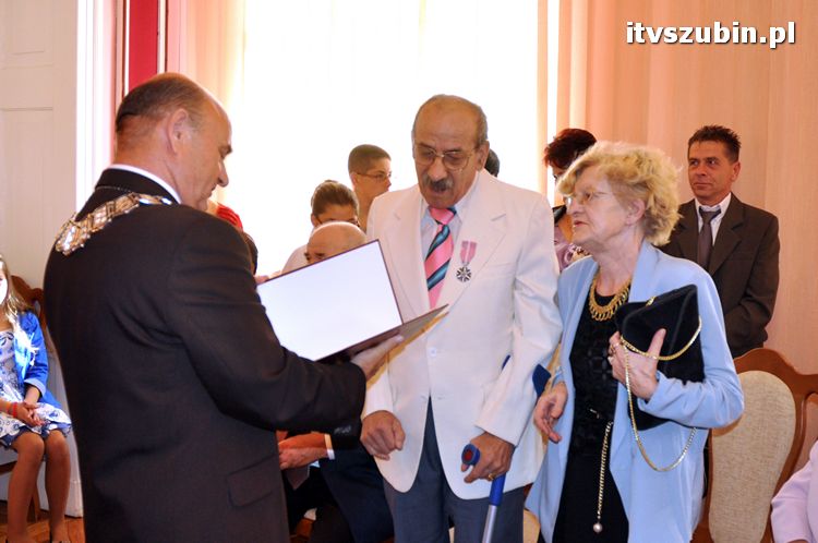 Sześć par za długoletnie pożycie małżeńskie otrzymało medal nadany przez Prezydenta RP