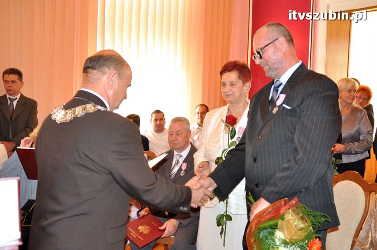 Sześć par za długoletnie pożycie małżeńskie otrzymało medal nadany przez Prezydenta RP