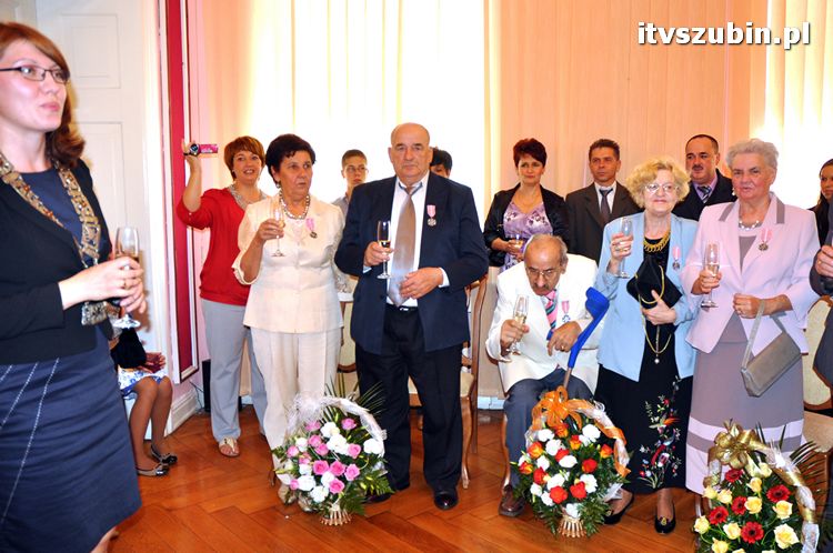 Sześć par za długoletnie pożycie małżeńskie otrzymało medal nadany przez Prezydenta RP