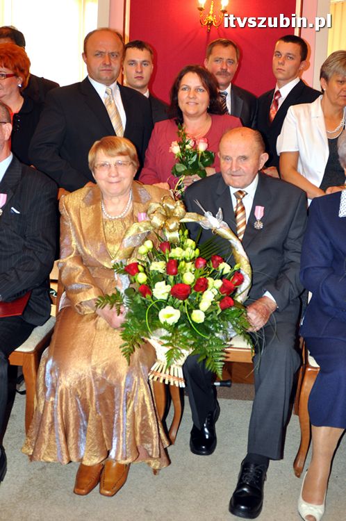 Sześć par za długoletnie pożycie małżeńskie otrzymało medal nadany przez Prezydenta RP