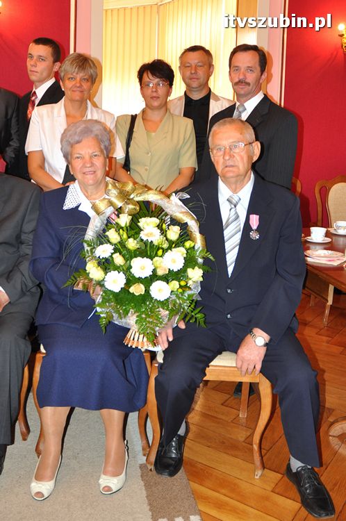 Sześć par za długoletnie pożycie małżeńskie otrzymało medal nadany przez Prezydenta RP