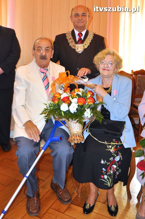 Sześć par za długoletnie pożycie małżeńskie otrzymało medal nadany przez Prezydenta RP
