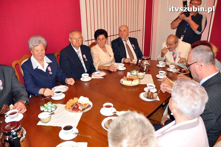 Sześć par za długoletnie pożycie małżeńskie otrzymało medal nadany przez Prezydenta RP