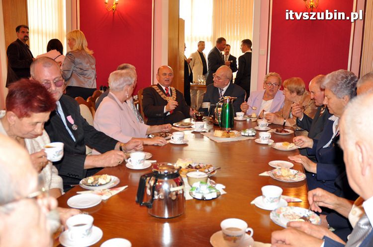 Sześć par za długoletnie pożycie małżeńskie otrzymało medal nadany przez Prezydenta RP