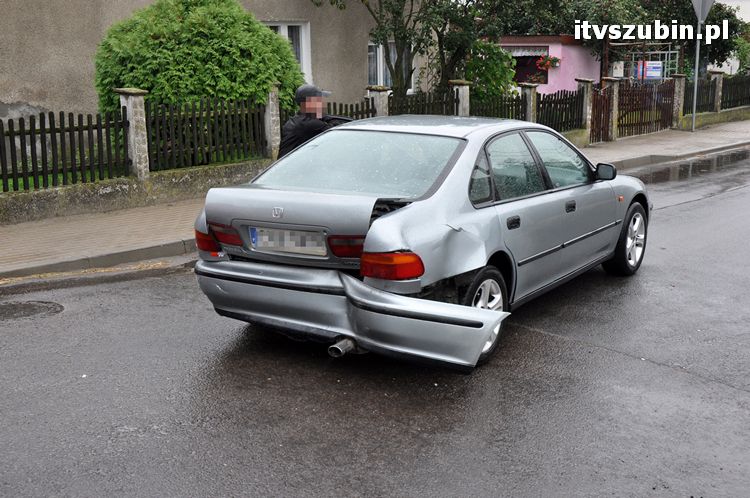 Wypadek w Wolwarku, kobieta w ciąży odwieziona do szpitala