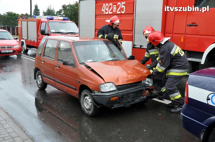 Wypadek w Wolwarku, kobieta w ciąży odwieziona do szpitala