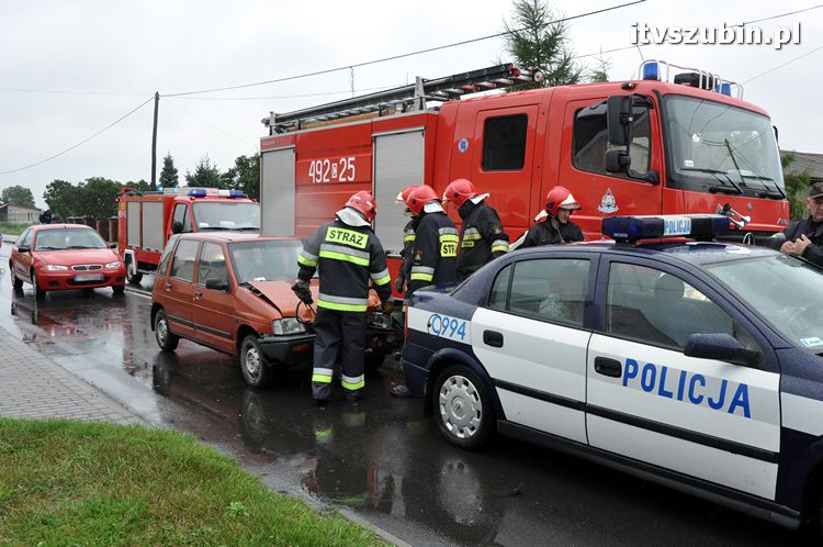 Wypadek w Wolwarku, kobieta w ciąży odwieziona do szpitala