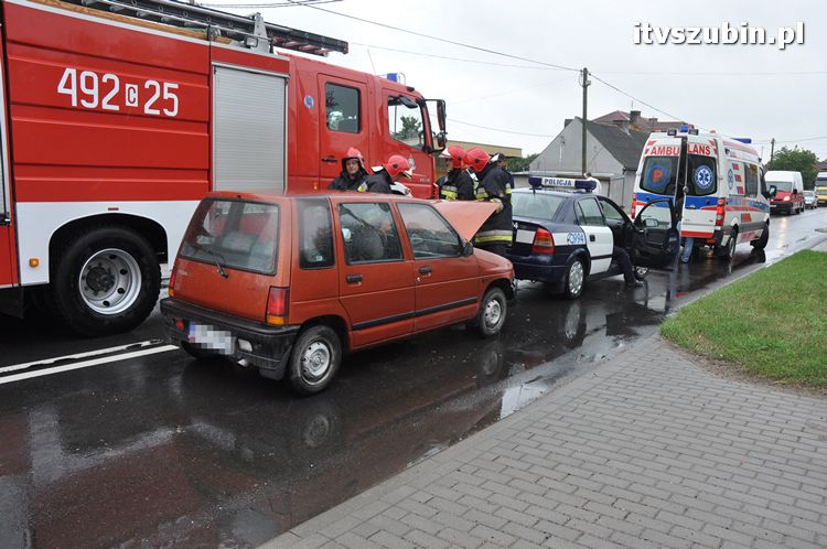 Wypadek w Wolwarku, kobieta w ciąży odwieziona do szpitala