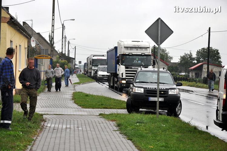 Wypadek w Wolwarku, kobieta w ciąży odwieziona do szpitala