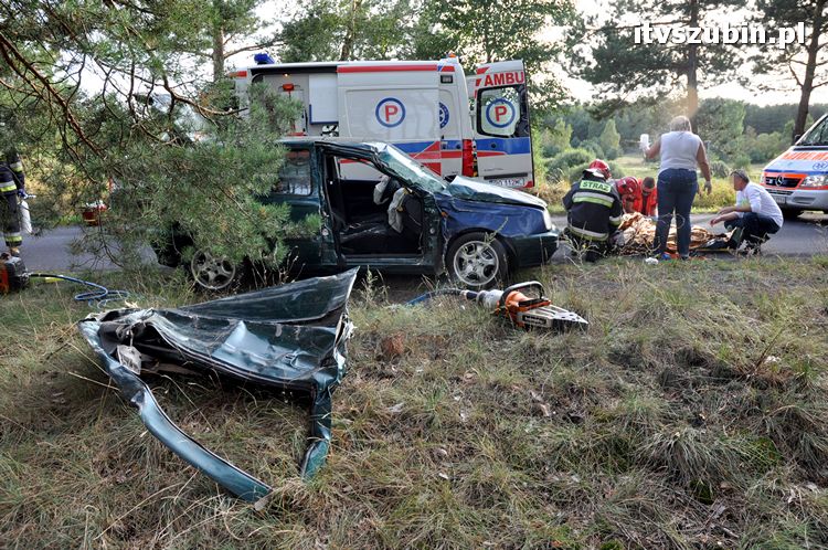 Wypadek drogowy w Mąkoszynie, dwóch poszkodowanych