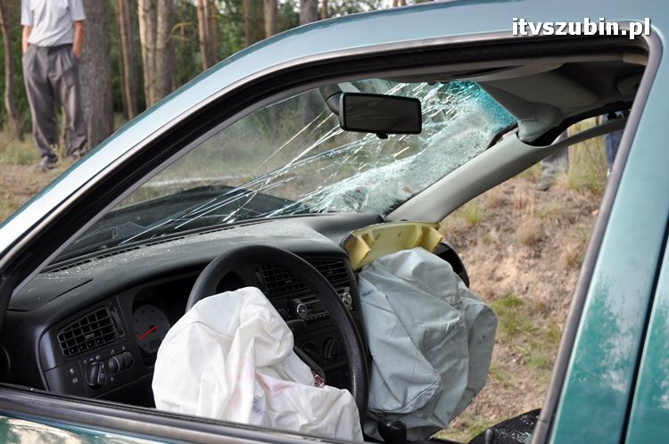 Wypadek drogowy w Mąkoszynie, dwóch poszkodowanych