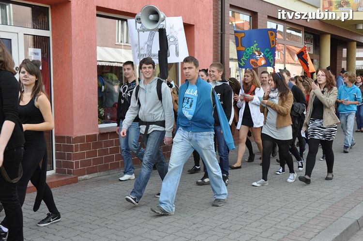 Otrzęsiny klas pierwszych w szubińskim liceum