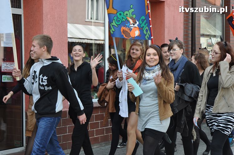 Otrzęsiny klas pierwszych w szubińskim liceum