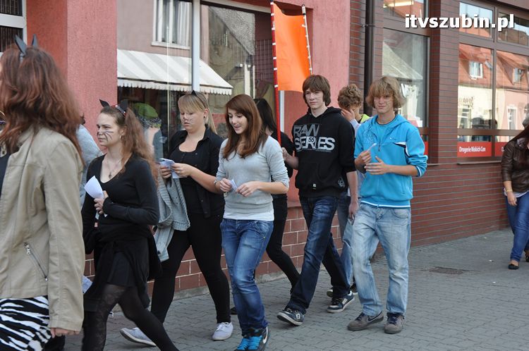 Otrzęsiny klas pierwszych w szubińskim liceum