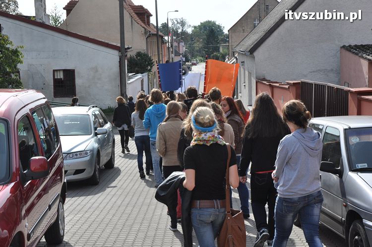Otrzęsiny klas pierwszych w szubińskim liceum
