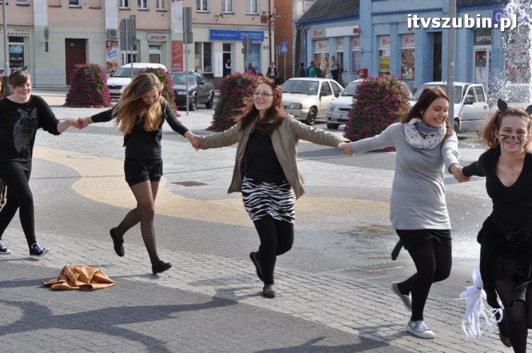 Otrzęsiny klas pierwszych w szubińskim liceum