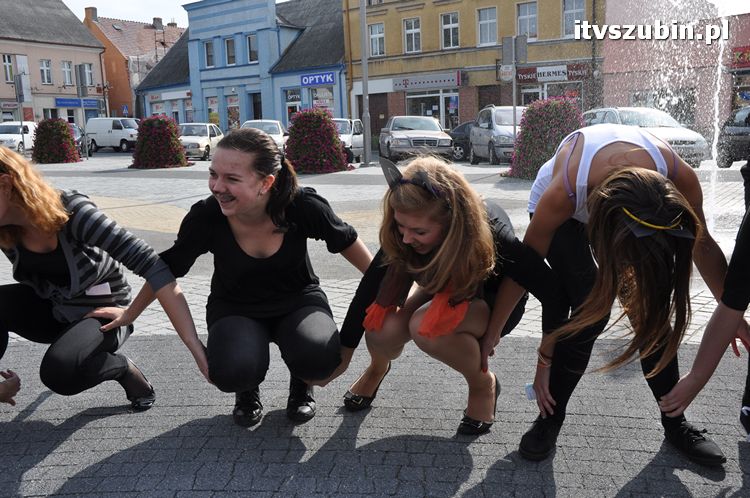 Otrzęsiny klas pierwszych w szubińskim liceum