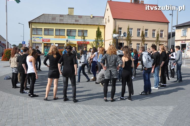 Otrzęsiny klas pierwszych w szubińskim liceum