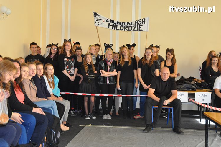 Otrzęsiny klas pierwszych w szubińskim liceum
