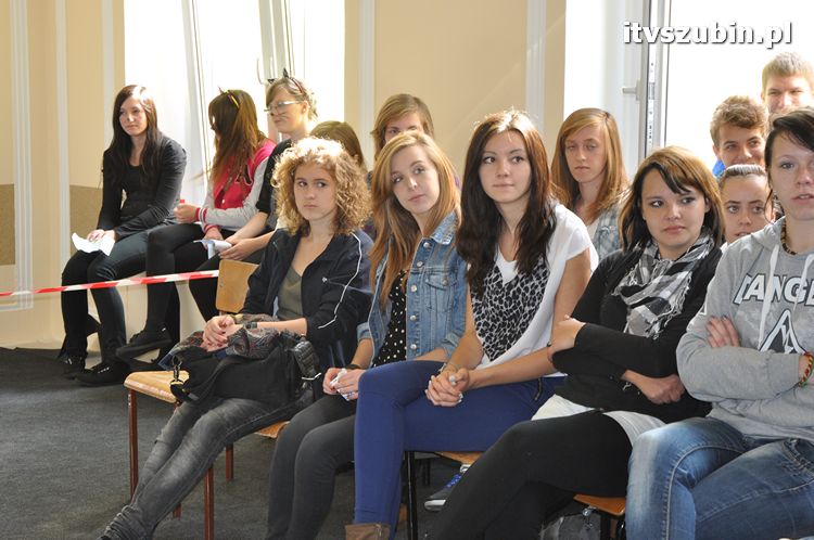 Otrzęsiny klas pierwszych w szubińskim liceum