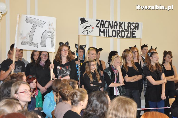 Otrzęsiny klas pierwszych w szubińskim liceum
