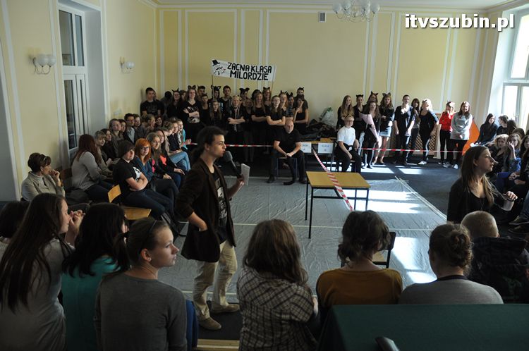 Otrzęsiny klas pierwszych w szubińskim liceum