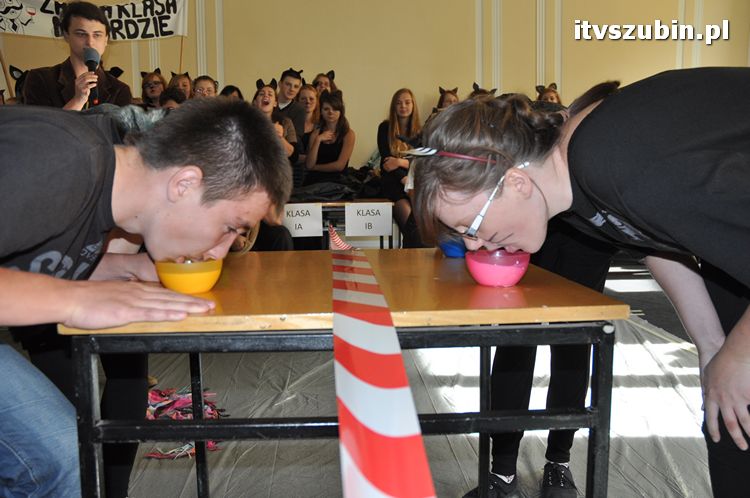 Otrzęsiny klas pierwszych w szubińskim liceum