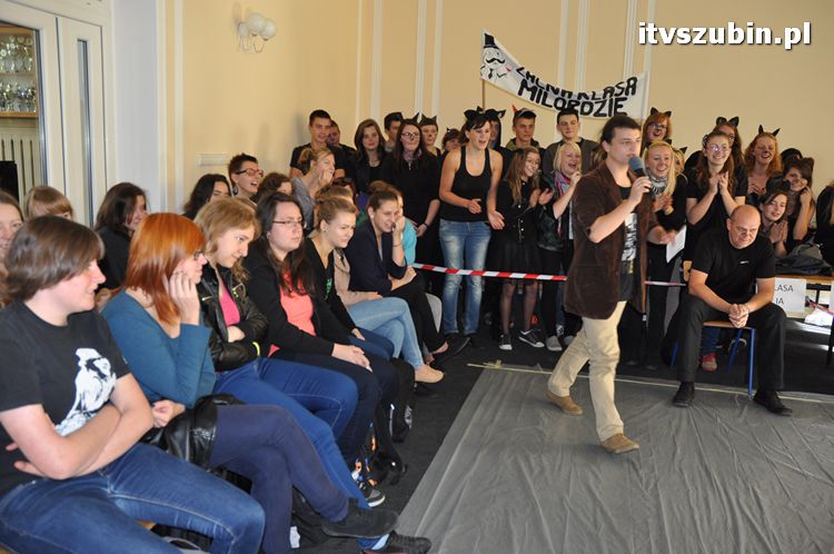 Otrzęsiny klas pierwszych w szubińskim liceum