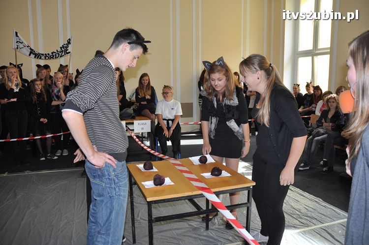 Otrzęsiny klas pierwszych w szubińskim liceum
