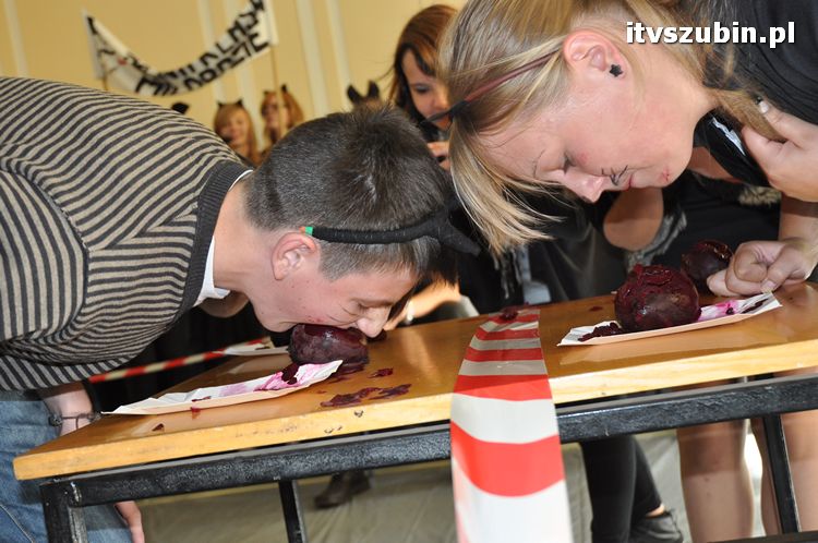 Otrzęsiny klas pierwszych w szubińskim liceum