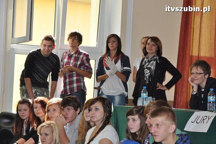 Otrzęsiny klas pierwszych w szubińskim liceum