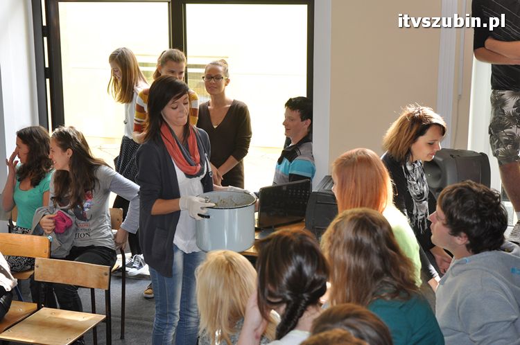 Otrzęsiny klas pierwszych w szubińskim liceum