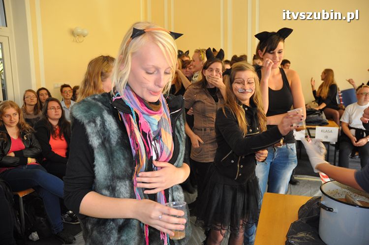 Otrzęsiny klas pierwszych w szubińskim liceum