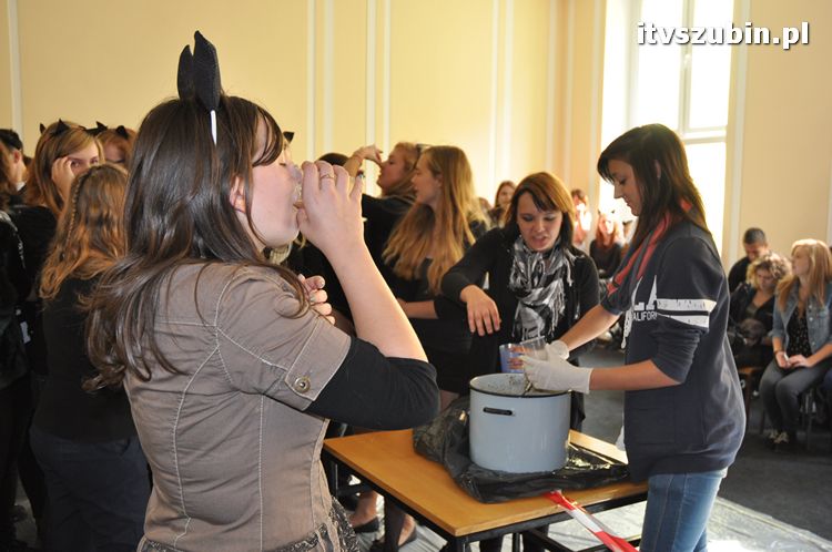 Otrzęsiny klas pierwszych w szubińskim liceum