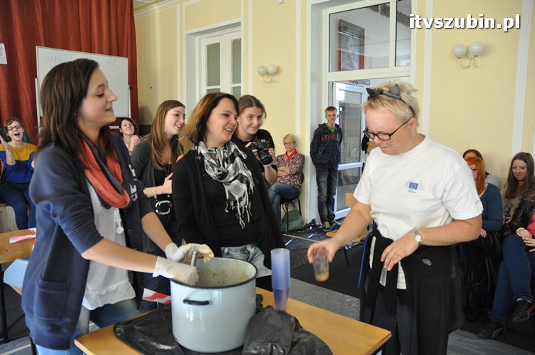 Otrzęsiny klas pierwszych w szubińskim liceum