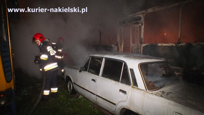 Nocny pożar w Muzeum Autobusów w Paterku