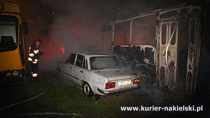 Nocny pożar w Muzeum Autobusów w Paterku