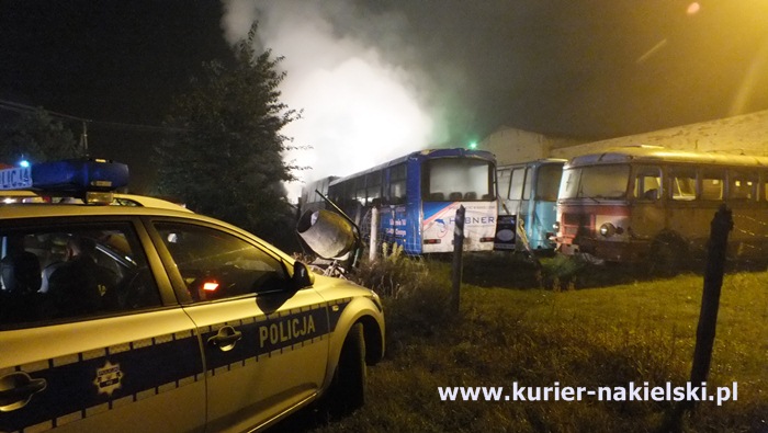 Nocny pożar w Muzeum Autobusów w Paterku