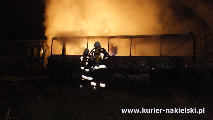 Nocny pożar w Muzeum Autobusów w Paterku