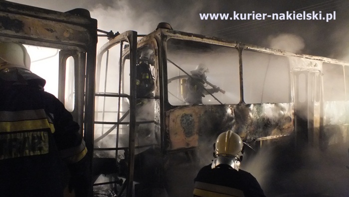 Nocny pożar w Muzeum Autobusów w Paterku