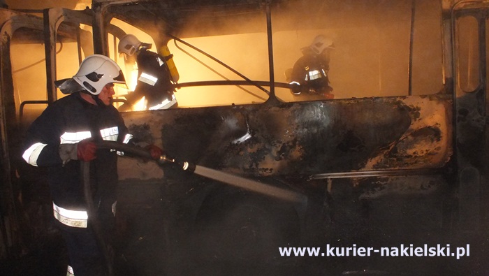 Nocny pożar w Muzeum Autobusów w Paterku