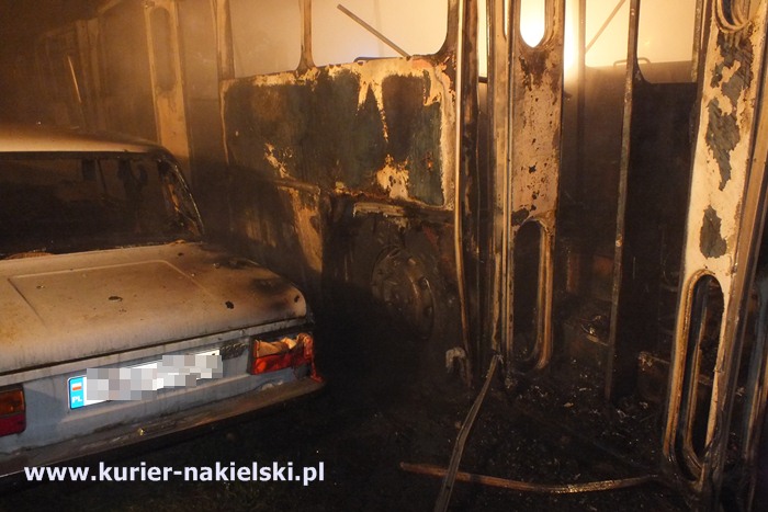 Nocny pożar w Muzeum Autobusów w Paterku