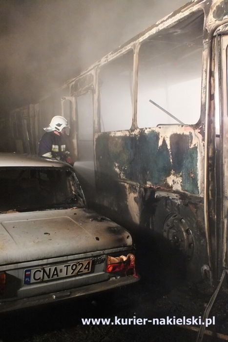 Nocny pożar w Muzeum Autobusów w Paterku
