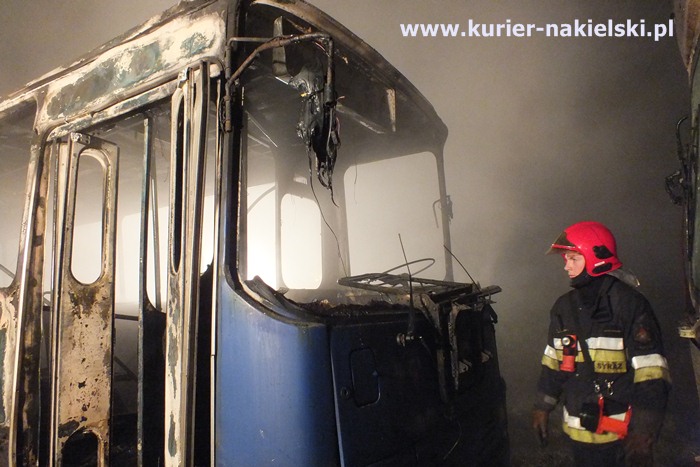 Nocny pożar w Muzeum Autobusów w Paterku